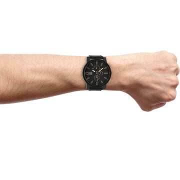 Ρολόι Oozoo C9034 με μαύρο δερμάτινο,μαύρο κανράν, στρογγυλό στεφάνι διαμέτρου 50mm και μηχανισμό μπαταρίας quartz.